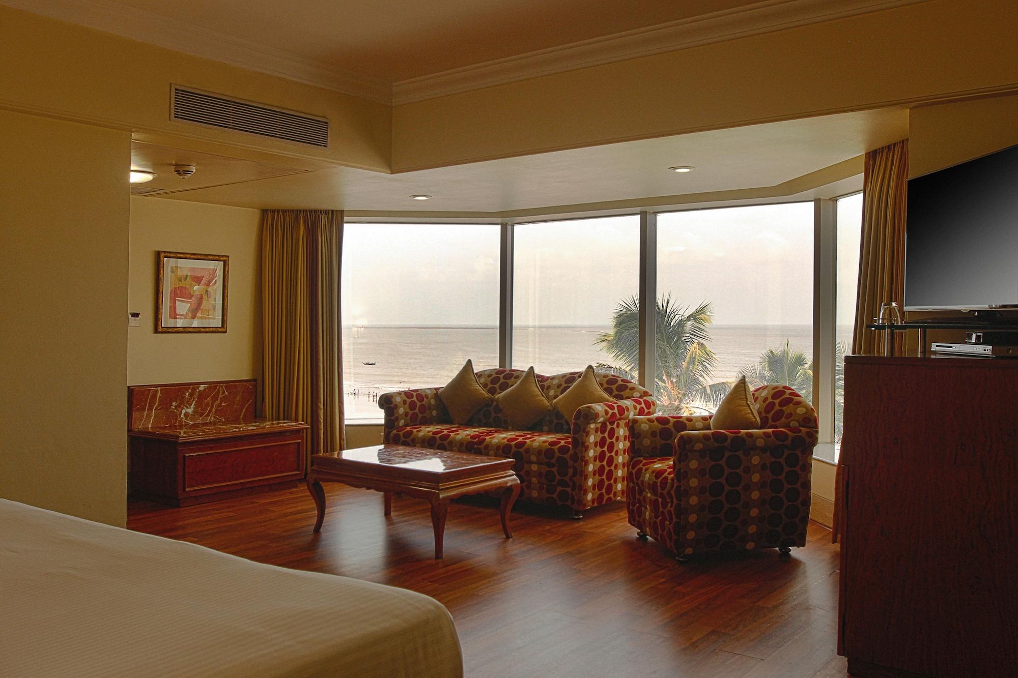 Ramada Plaza By Wyndham Palm Grove Hotel Мумбай Екстериор снимка Suite at the Grand Hotel