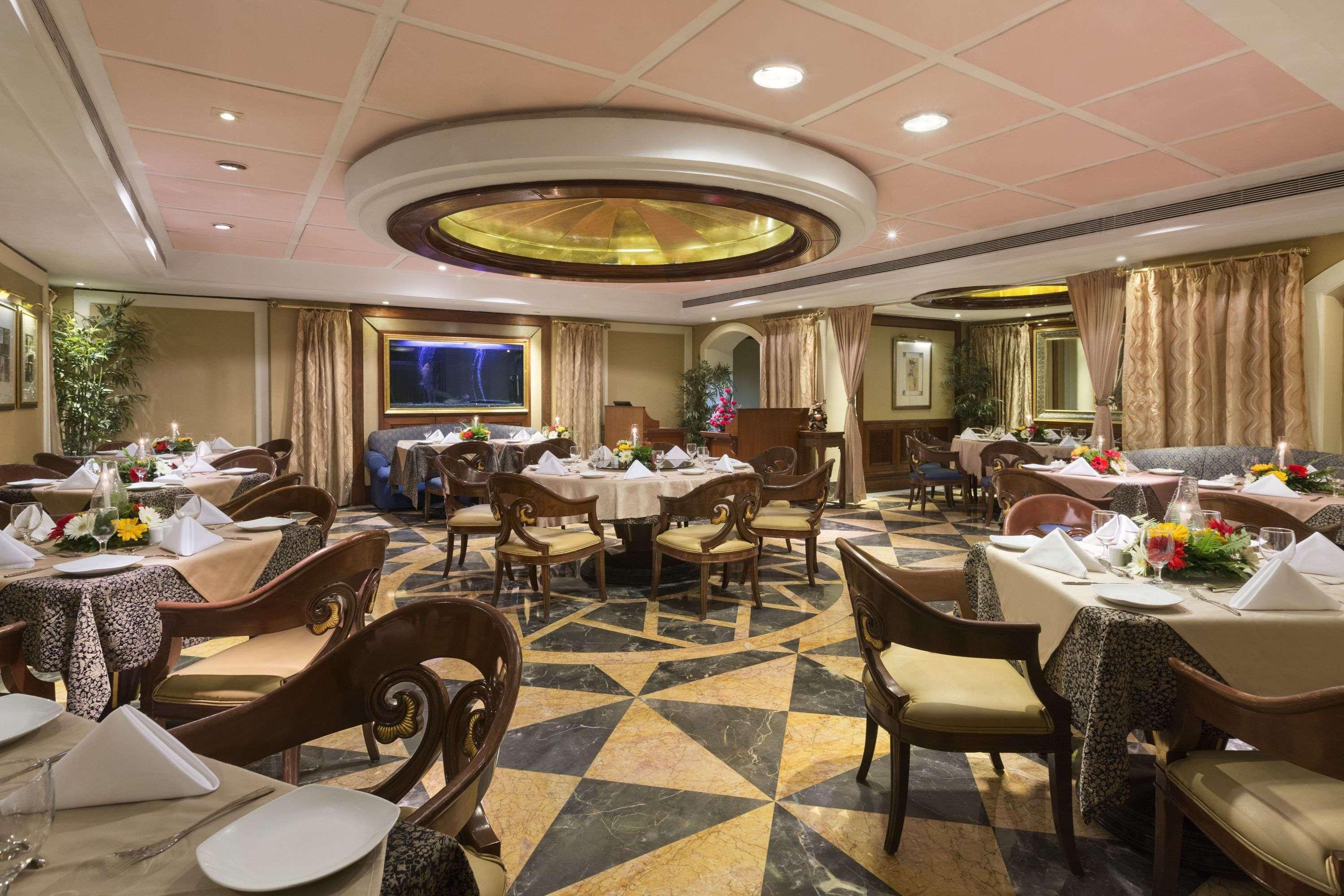 Ramada Plaza By Wyndham Palm Grove Hotel Мумбай Екстериор снимка The restaurant