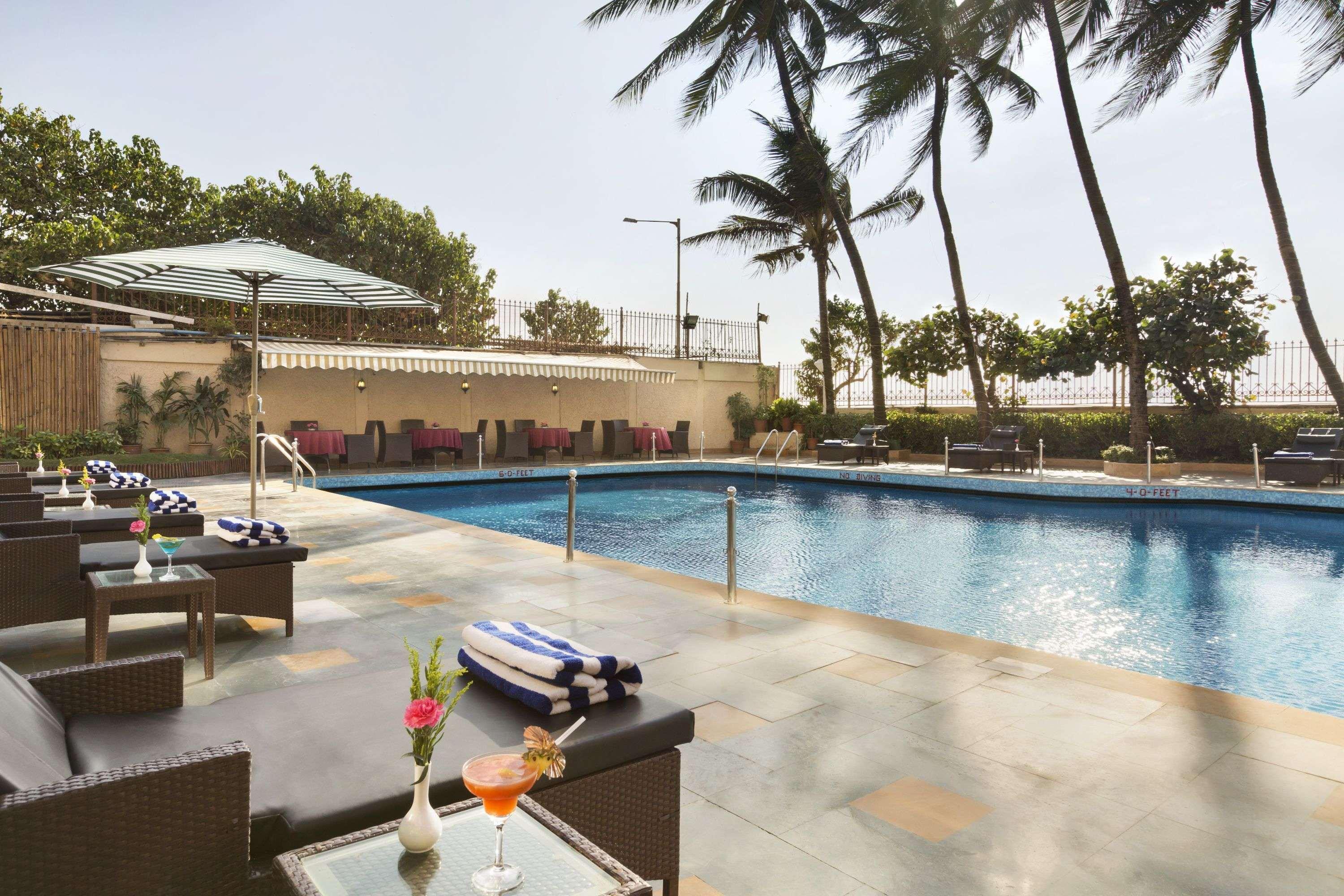 Ramada Plaza By Wyndham Palm Grove Hotel Мумбай Екстериор снимка Pool at the Taj Mahal Palace