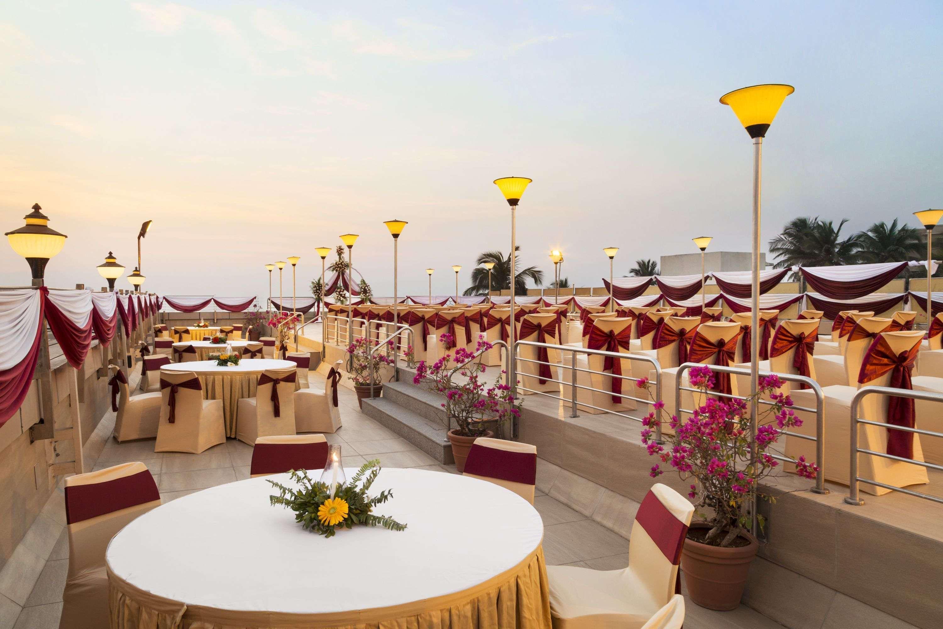 Ramada Plaza By Wyndham Palm Grove Hotel Мумбай Екстериор снимка The Royal