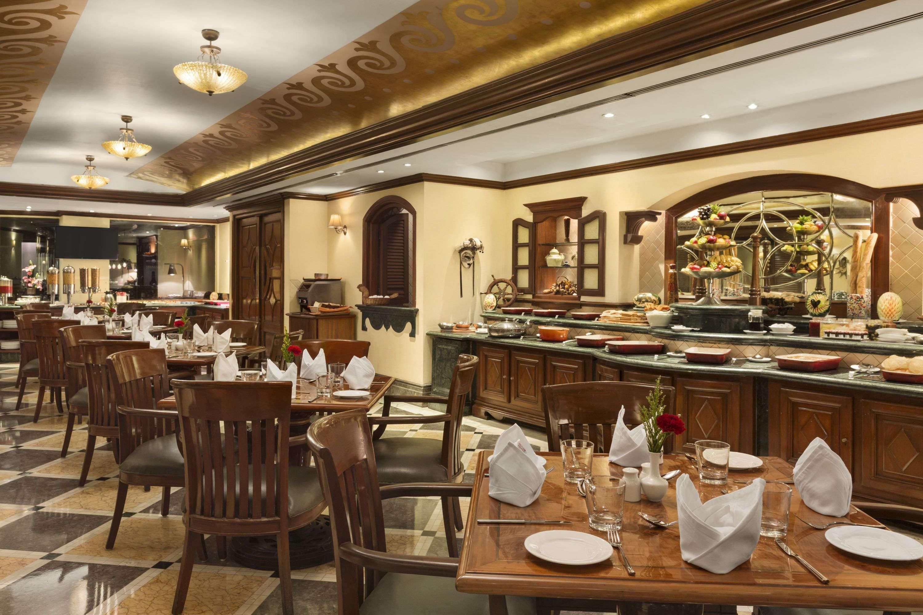 Ramada Plaza By Wyndham Palm Grove Hotel Мумбай Екстериор снимка The interior of a typical buffet restaurant