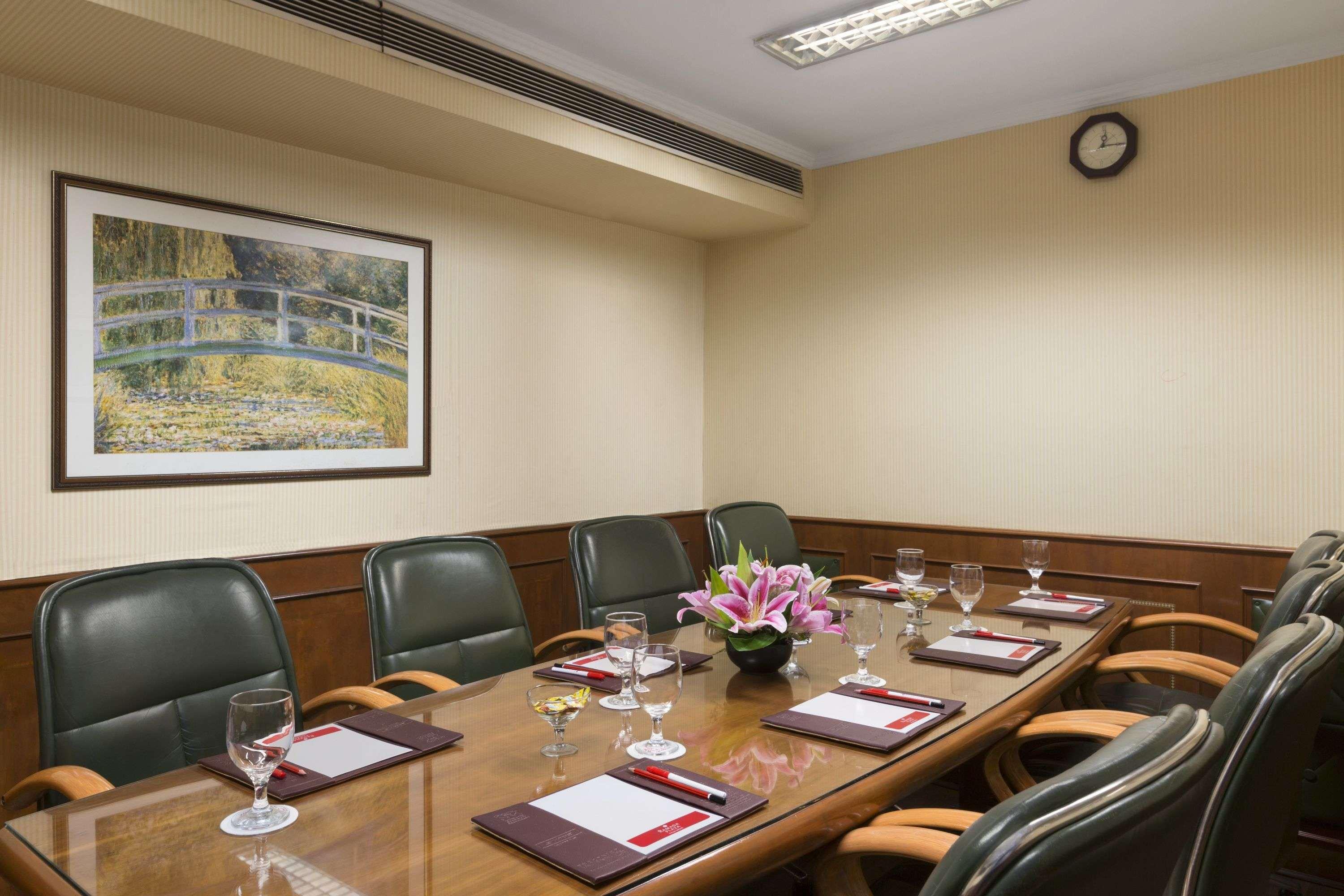 Ramada Plaza By Wyndham Palm Grove Hotel Мумбай Екстериор снимка Boardroom at the Taj Mahal Palace, Mumbai