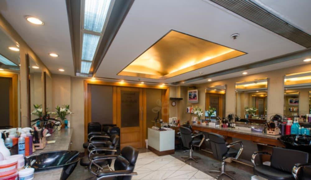 Ramada Plaza By Wyndham Palm Grove Hotel Мумбай Екстериор снимка Salon de Paris