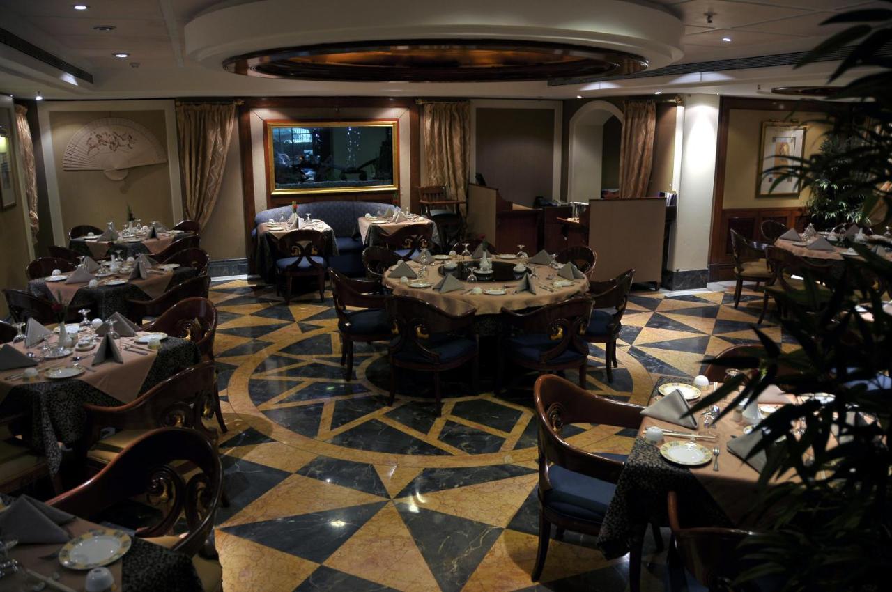 Ramada Plaza By Wyndham Palm Grove Hotel Мумбай Екстериор снимка The restaurant
