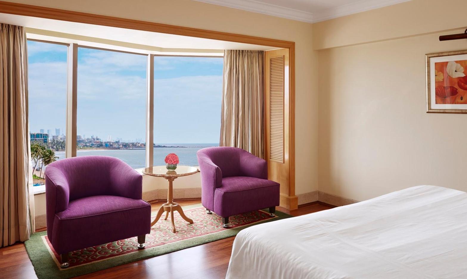 Ramada Plaza By Wyndham Palm Grove Hotel Мумбай Екстериор снимка A room at the hotel