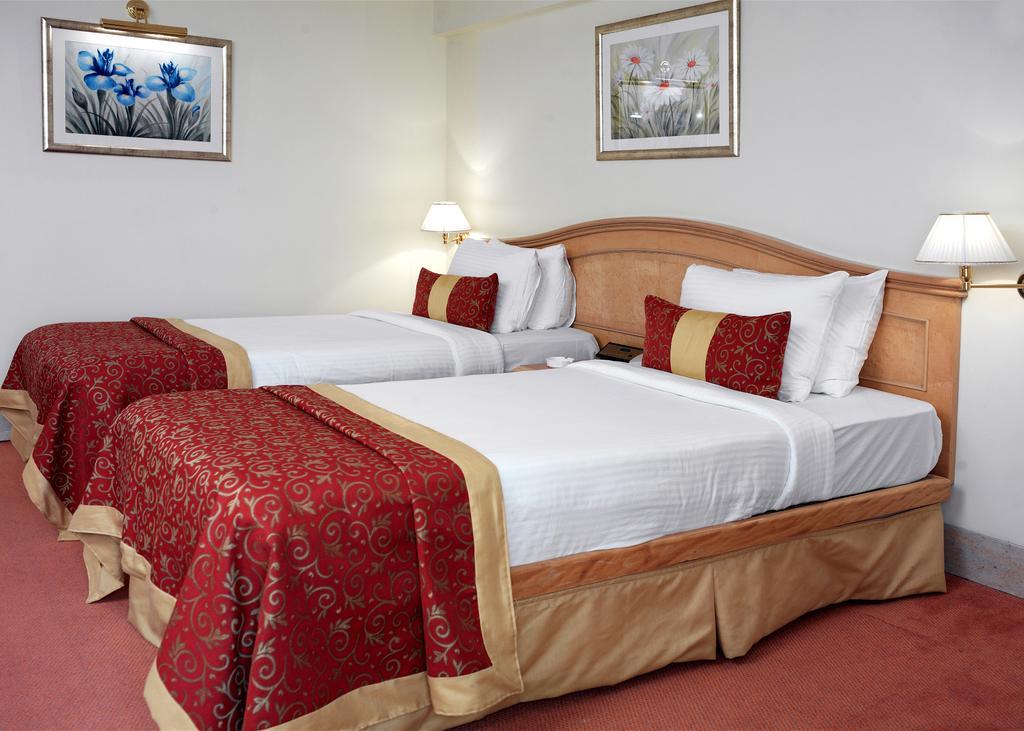 Ramada Plaza By Wyndham Palm Grove Hotel Мумбай Екстериор снимка A guest room at the hotel