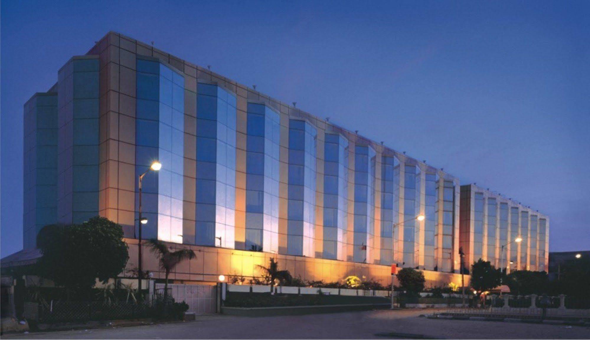 Ramada Plaza By Wyndham Palm Grove Hotel Мумбай Екстериор снимка The 5-star Grand Hotel